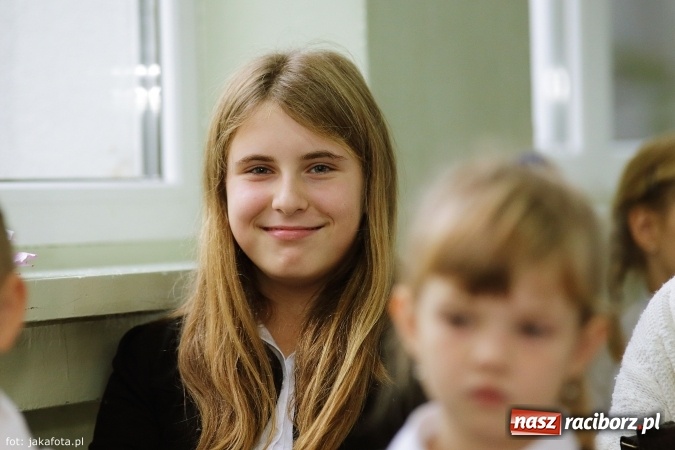 Zdjęcie w galerii na portalu naszraciborz.pl: W szkole na Ostrogu spotkanie pokoleń wiadomości z regionu