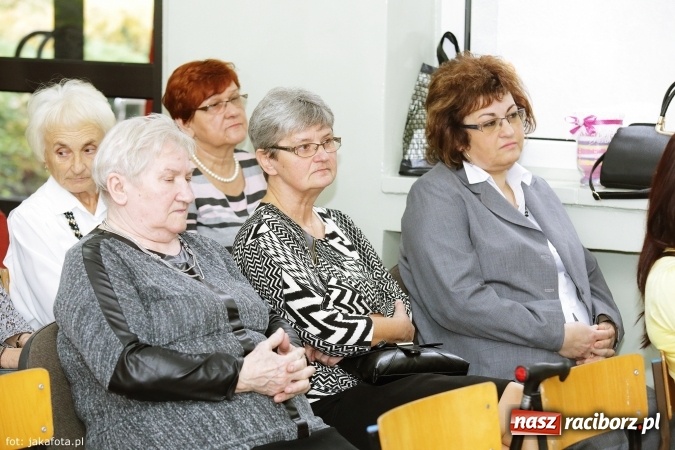 Zdjęcie w galerii na portalu naszraciborz.pl: W szkole na Ostrogu spotkanie pokoleń wiadomości z regionu