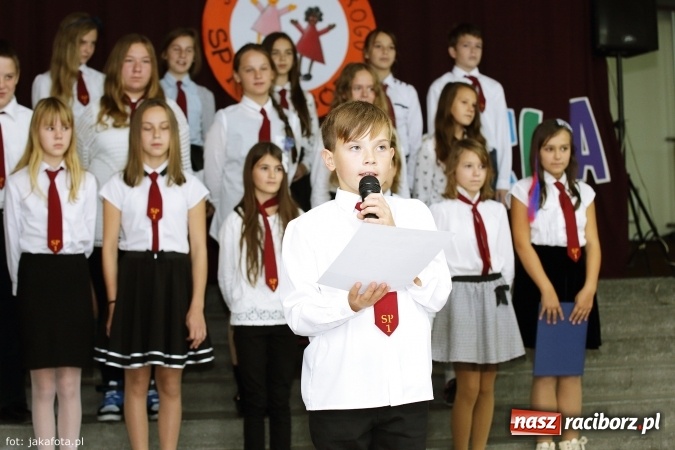 Zdjęcie w galerii na portalu naszraciborz.pl: W szkole na Ostrogu spotkanie pokoleń wiadomości z regionu