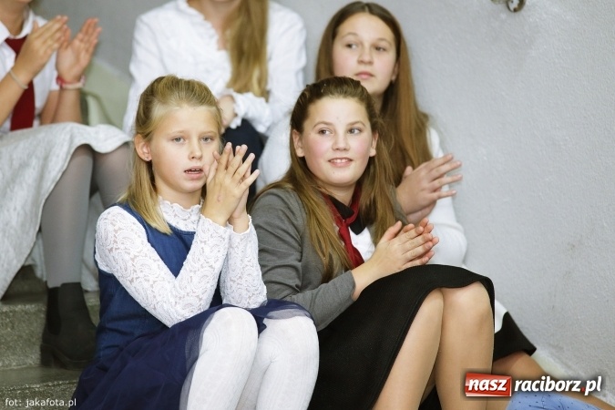 Zdjęcie w galerii na portalu naszraciborz.pl: W szkole na Ostrogu spotkanie pokoleń wiadomości z regionu