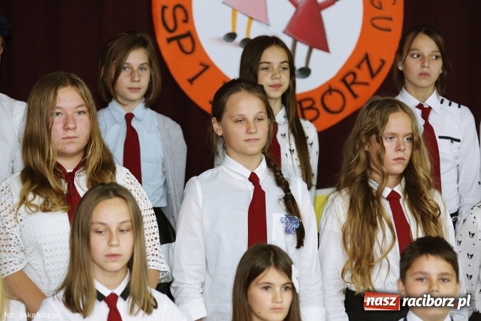 Zdjęcie w galerii na portalu naszraciborz.pl: W szkole na Ostrogu spotkanie pokoleń wiadomości z regionu