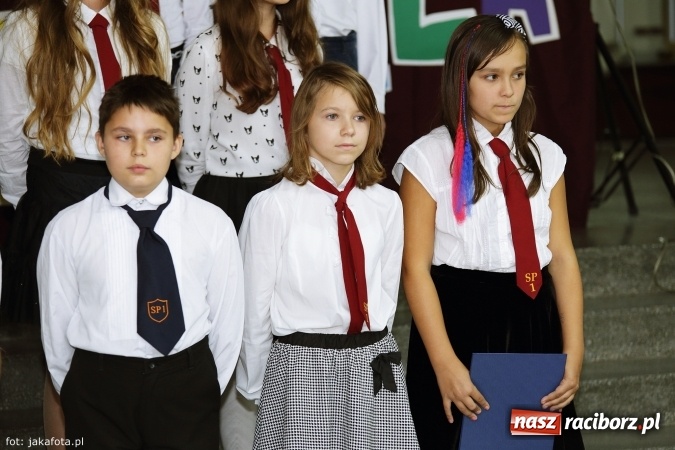 Zdjęcie w galerii na portalu naszraciborz.pl: W szkole na Ostrogu spotkanie pokoleń wiadomości z regionu