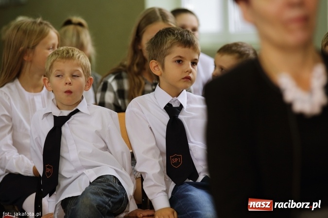 Zdjęcie w galerii na portalu naszraciborz.pl: W szkole na Ostrogu spotkanie pokoleń wiadomości z regionu