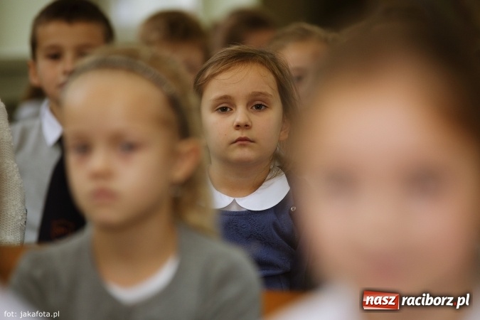 Zdjęcie w galerii na portalu naszraciborz.pl: W szkole na Ostrogu spotkanie pokoleń wiadomości z regionu