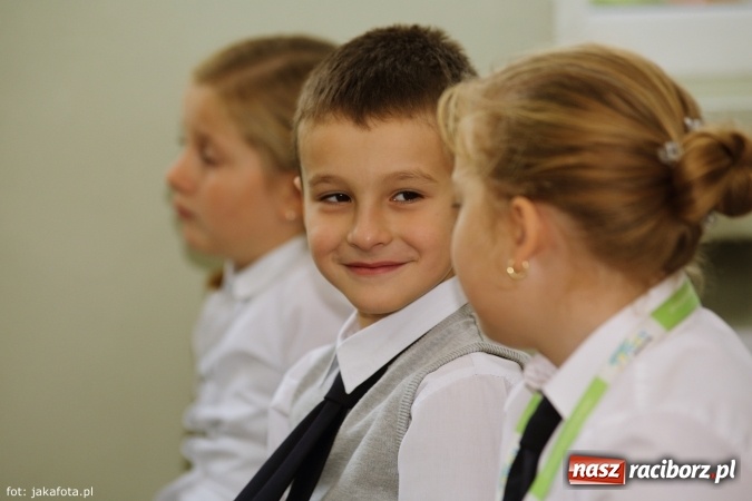 Zdjęcie w galerii na portalu naszraciborz.pl: W szkole na Ostrogu spotkanie pokoleń wiadomości z regionu