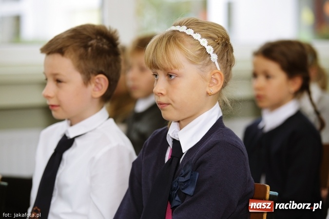 Zdjęcie w galerii na portalu naszraciborz.pl: W szkole na Ostrogu spotkanie pokoleń wiadomości z regionu