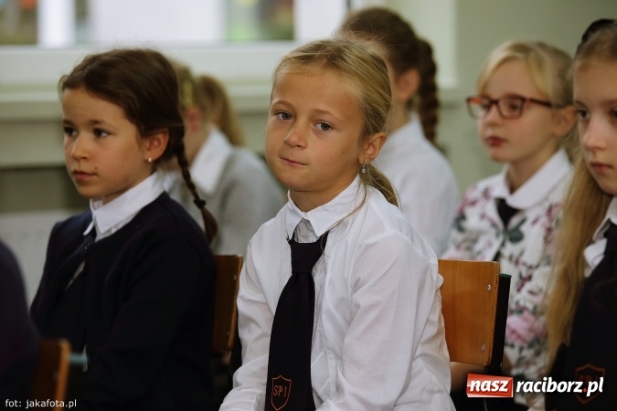 Zdjęcie w galerii na portalu naszraciborz.pl: W szkole na Ostrogu spotkanie pokoleń wiadomości z regionu