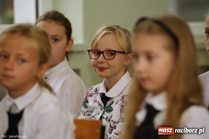 Zdjęcie w galerii na portalu naszraciborz.pl: W szkole na Ostrogu spotkanie pokoleń wiadomości z regionu