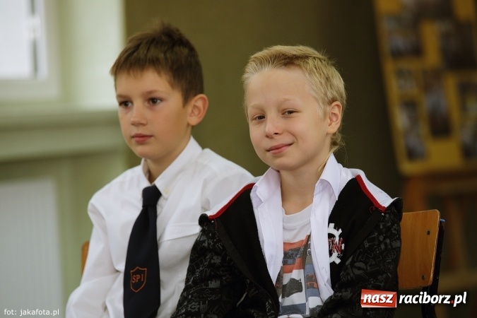 Zdjęcie w galerii na portalu naszraciborz.pl: W szkole na Ostrogu spotkanie pokoleń wiadomości z regionu