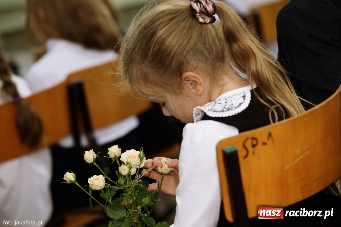 Zdjęcie w galerii na portalu naszraciborz.pl: W szkole na Ostrogu spotkanie pokoleń wiadomości z regionu