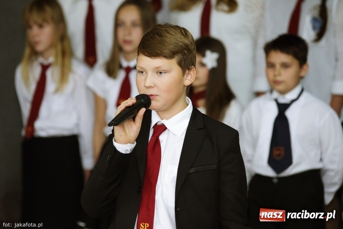 Zdjęcie w galerii na portalu naszraciborz.pl: W szkole na Ostrogu spotkanie pokoleń wiadomości z regionu