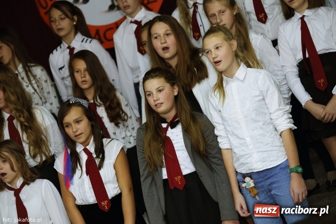 Zdjęcie w galerii na portalu naszraciborz.pl: W szkole na Ostrogu spotkanie pokoleń wiadomości z regionu