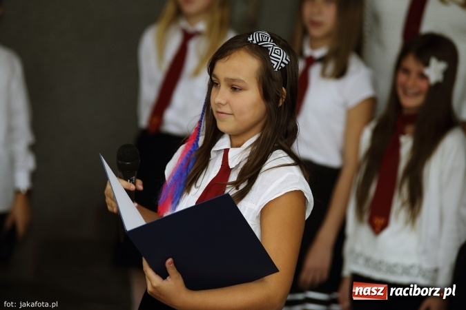 Zdjęcie w galerii na portalu naszraciborz.pl: W szkole na Ostrogu spotkanie pokoleń wiadomości z regionu