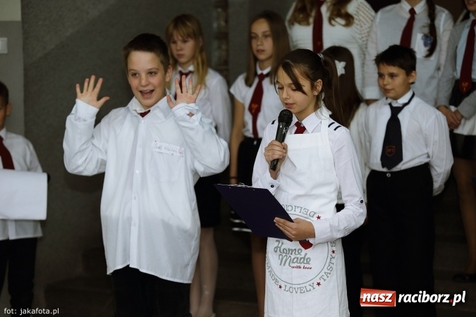 Zdjęcie w galerii na portalu naszraciborz.pl: W szkole na Ostrogu spotkanie pokoleń wiadomości z regionu