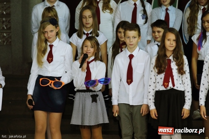 Zdjęcie w galerii na portalu naszraciborz.pl: W szkole na Ostrogu spotkanie pokoleń wiadomości z regionu