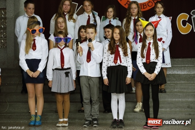 Zdjęcie w galerii na portalu naszraciborz.pl: W szkole na Ostrogu spotkanie pokoleń wiadomości z regionu