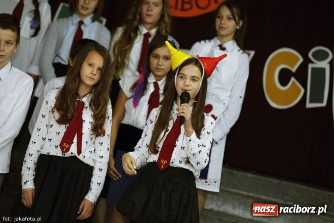 Zdjęcie w galerii na portalu naszraciborz.pl: W szkole na Ostrogu spotkanie pokoleń wiadomości z regionu