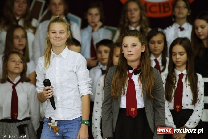 Zdjęcie w galerii na portalu naszraciborz.pl: W szkole na Ostrogu spotkanie pokoleń wiadomości z regionu