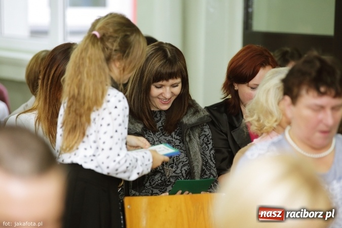 Zdjęcie w galerii na portalu naszraciborz.pl: W szkole na Ostrogu spotkanie pokoleń wiadomości z regionu