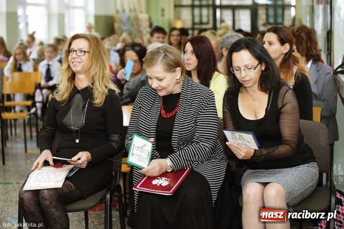 Zdjęcie w galerii na portalu naszraciborz.pl: W szkole na Ostrogu spotkanie pokoleń wiadomości z regionu