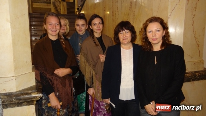 Zdjęcie w galerii na portalu naszraciborz.pl: Tradycje i obrzędy na najwyższym poziomie w wykonaniu kabaretu Krzanowickie Omy wiadomości z regionu