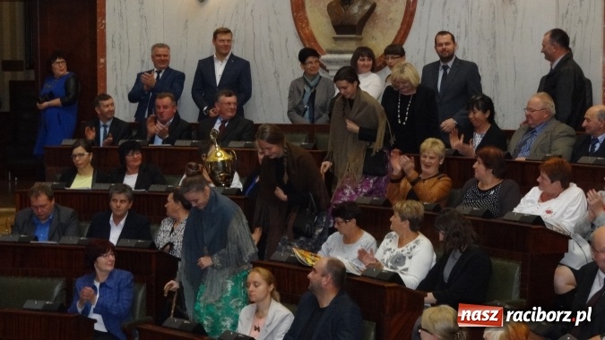 Zdjęcie w galerii na portalu naszraciborz.pl: Tradycje i obrzędy na najwyższym poziomie w wykonaniu kabaretu Krzanowickie Omy wiadomości z regionu