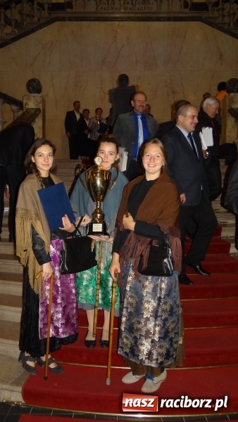 Zdjęcie w galerii na portalu naszraciborz.pl: Tradycje i obrzędy na najwyższym poziomie w wykonaniu kabaretu Krzanowickie Omy wiadomości z regionu