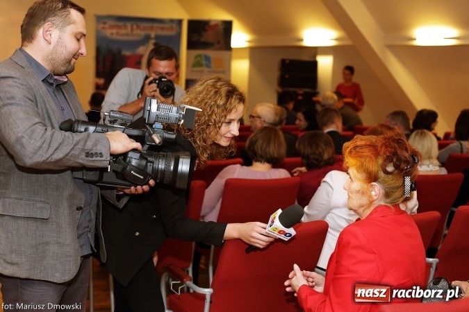 Zdjęcie w galerii na portalu naszraciborz.pl: Powiatowa oświata świętowała na zamku wiadomości z regionu