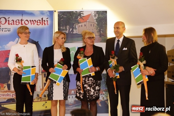 Zdjęcie w galerii na portalu naszraciborz.pl: Powiatowa oświata świętowała na zamku wiadomości z regionu