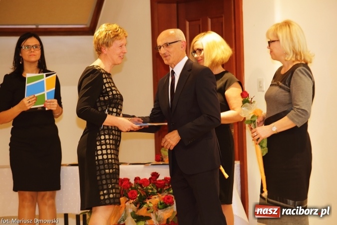 Zdjęcie w galerii na portalu naszraciborz.pl: Powiatowa oświata świętowała na zamku wiadomości z regionu