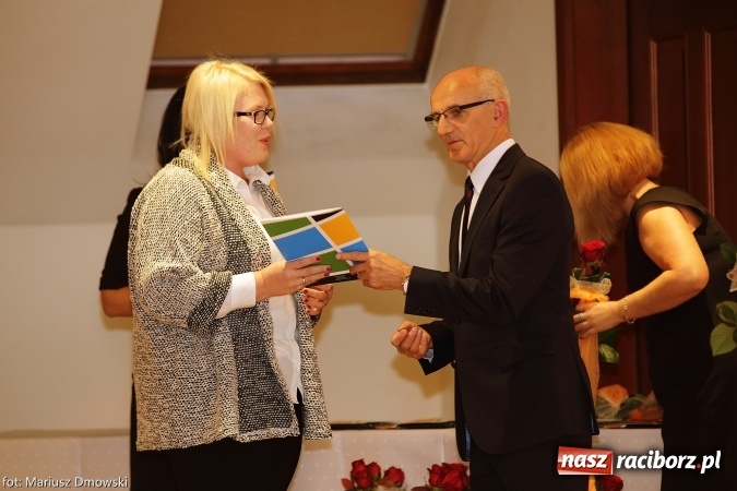 Zdjęcie w galerii na portalu naszraciborz.pl: Powiatowa oświata świętowała na zamku wiadomości z regionu