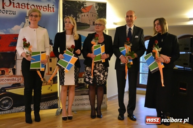 Zdjęcie w galerii na portalu naszraciborz.pl: Powiatowa oświata świętowała na zamku wiadomości z regionu