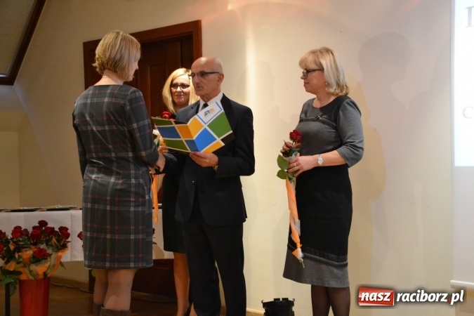 Zdjęcie w galerii na portalu naszraciborz.pl: Powiatowa oświata świętowała na zamku wiadomości z regionu