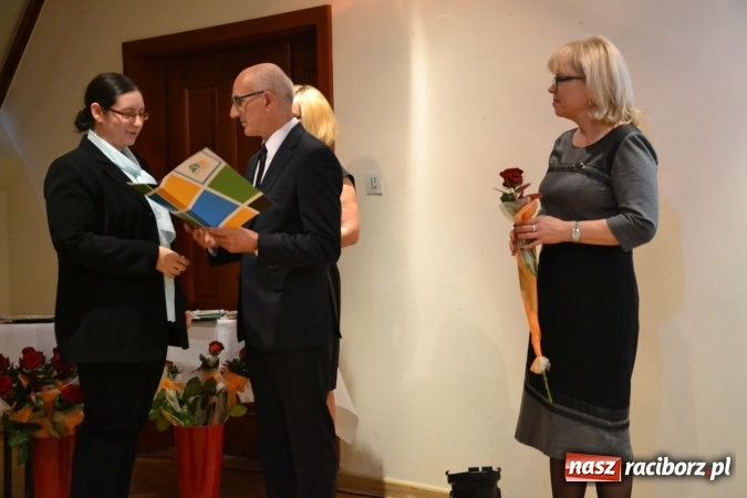 Zdjęcie w galerii na portalu naszraciborz.pl: Powiatowa oświata świętowała na zamku wiadomości z regionu