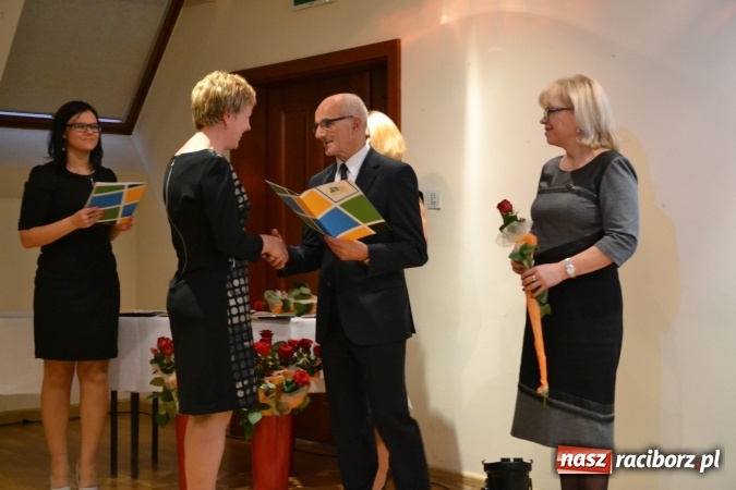 Zdjęcie w galerii na portalu naszraciborz.pl: Powiatowa oświata świętowała na zamku wiadomości z regionu