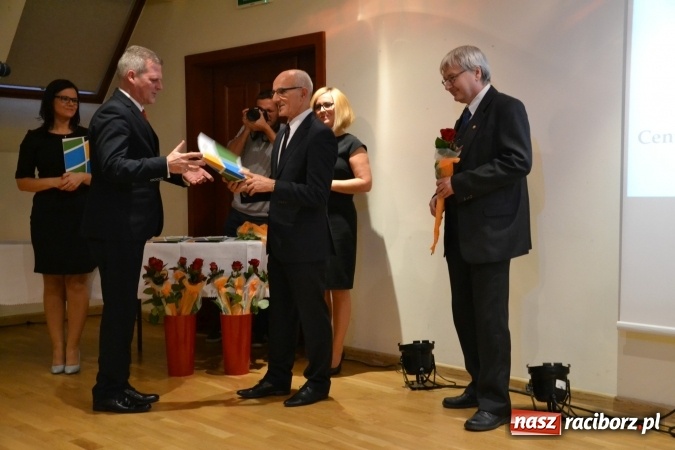 Zdjęcie w galerii na portalu naszraciborz.pl: Powiatowa oświata świętowała na zamku wiadomości z regionu