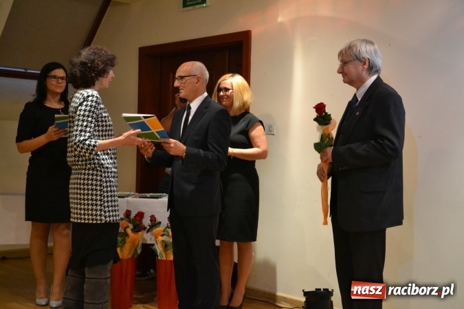 Zdjęcie w galerii na portalu naszraciborz.pl: Powiatowa oświata świętowała na zamku wiadomości z regionu