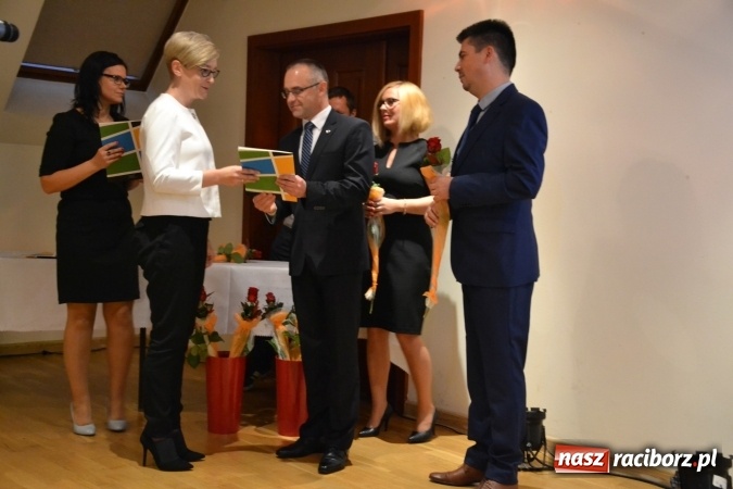 Zdjęcie w galerii na portalu naszraciborz.pl: Powiatowa oświata świętowała na zamku wiadomości z regionu