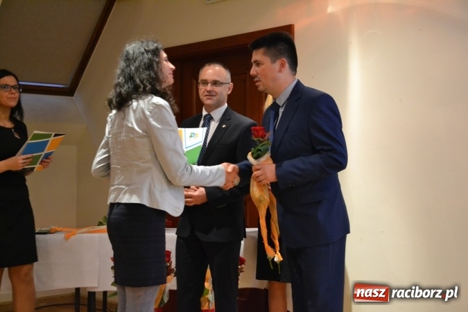 Zdjęcie w galerii na portalu naszraciborz.pl: Powiatowa oświata świętowała na zamku wiadomości z regionu