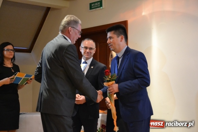 Zdjęcie w galerii na portalu naszraciborz.pl: Powiatowa oświata świętowała na zamku wiadomości z regionu