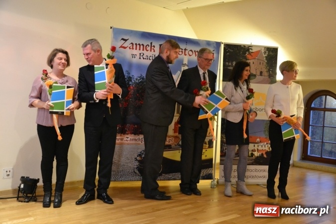 Zdjęcie w galerii na portalu naszraciborz.pl: Powiatowa oświata świętowała na zamku wiadomości z regionu