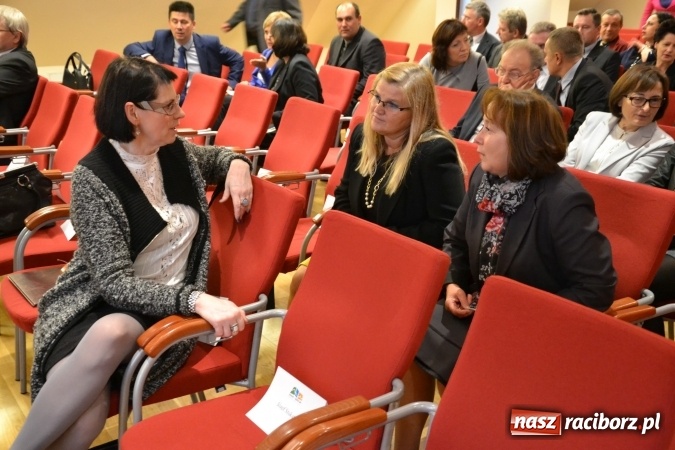 Zdjęcie w galerii na portalu naszraciborz.pl: Powiatowa oświata świętowała na zamku wiadomości z regionu