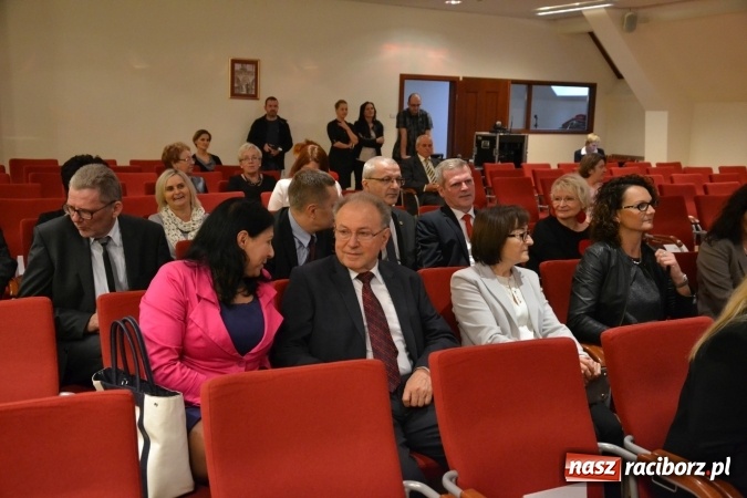 Zdjęcie w galerii na portalu naszraciborz.pl: Powiatowa oświata świętowała na zamku wiadomości z regionu