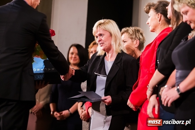 Zdjęcie w galerii na portalu naszraciborz.pl: Miejskie obchody Dnia Edukacji Narodowej w Strzesze. Wręczono nagrody prezydenta wiadomości z regionu