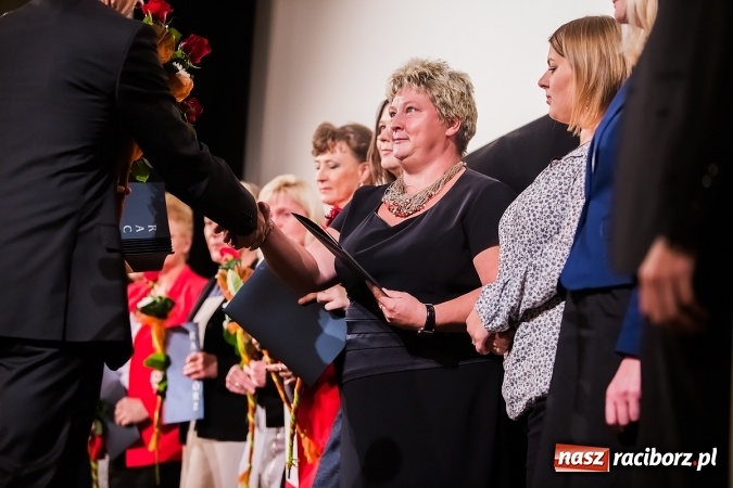 Zdjęcie w galerii na portalu naszraciborz.pl: Miejskie obchody Dnia Edukacji Narodowej w Strzesze. Wręczono nagrody prezydenta wiadomości z regionu