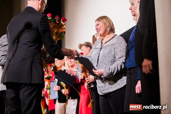 Zdjęcie w galerii na portalu naszraciborz.pl: Miejskie obchody Dnia Edukacji Narodowej w Strzesze. Wręczono nagrody prezydenta wiadomości z regionu