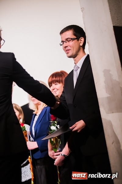 Zdjęcie w galerii na portalu naszraciborz.pl: Miejskie obchody Dnia Edukacji Narodowej w Strzesze. Wręczono nagrody prezydenta wiadomości z regionu