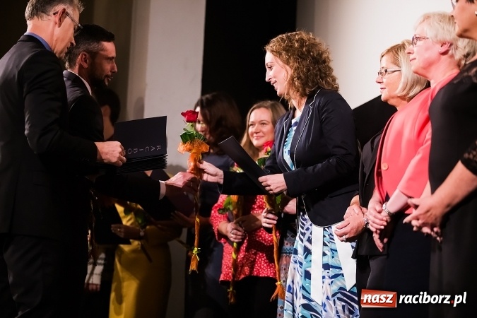 Zdjęcie w galerii na portalu naszraciborz.pl: Miejskie obchody Dnia Edukacji Narodowej w Strzesze. Wręczono nagrody prezydenta wiadomości z regionu