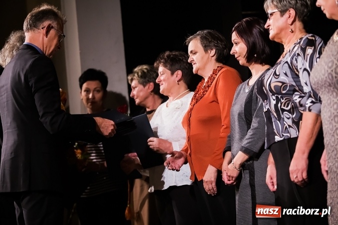 Zdjęcie w galerii na portalu naszraciborz.pl: Miejskie obchody Dnia Edukacji Narodowej w Strzesze. Wręczono nagrody prezydenta wiadomości z regionu