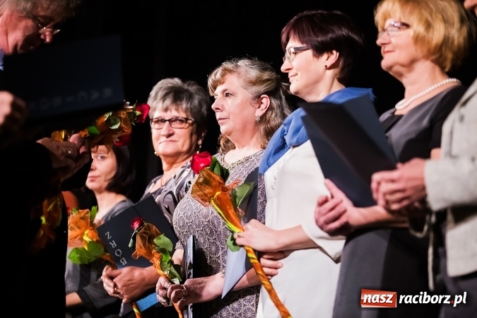 Zdjęcie w galerii na portalu naszraciborz.pl: Miejskie obchody Dnia Edukacji Narodowej w Strzesze. Wręczono nagrody prezydenta wiadomości z regionu